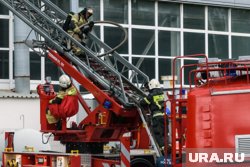 «Горит 3500 квадратных метров»: что известно о пожаре на складе в Екатеринбурге
