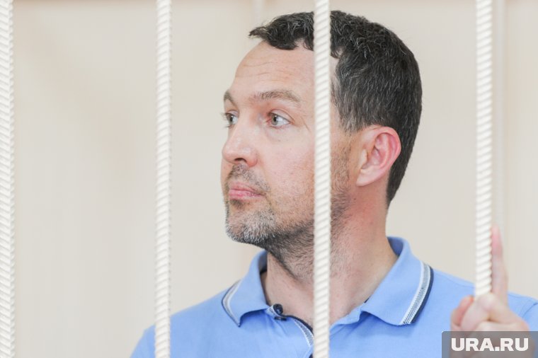 Владимир Атаманченко, находясь под следствием, судится с бывшим работодателем 