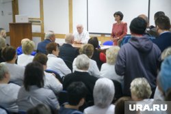 Коллектив попросил оставить им прежнего главврача хотя бы на год