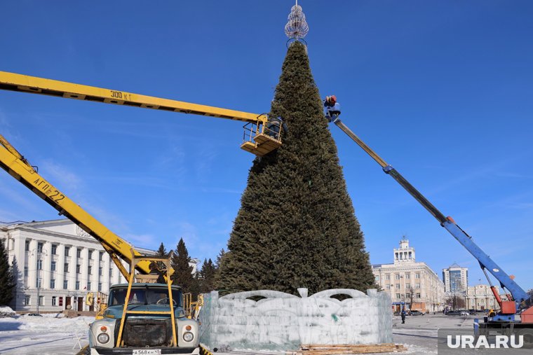 На сайте госзакупок появился новый лот: елку и ледовый городок установят в Заозерном