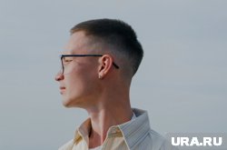 Денис начал снимать звезд в 2022 году