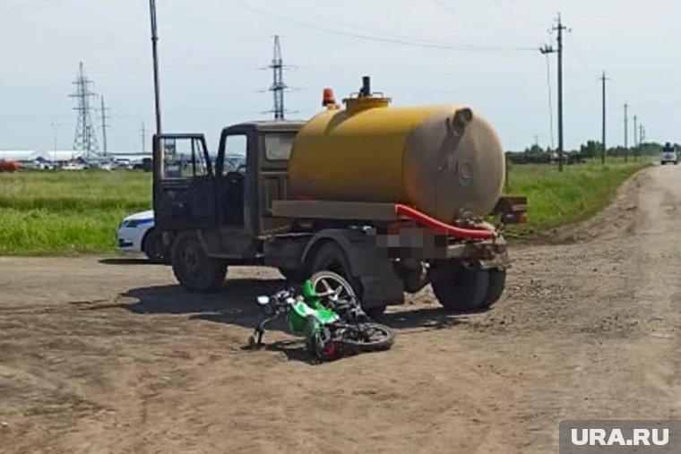 В Курганской области подростки на мопеде врезались в грузовик