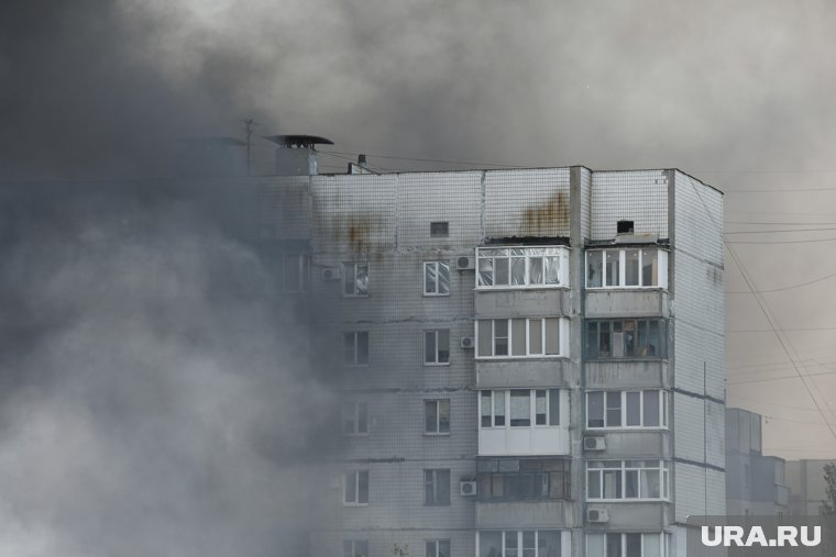 В Тюмени людей из задымленного подъезда выводили очевидцы (архивное фото)