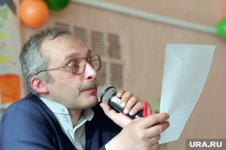 В 1986 году сыграл за столом в первой игре «Что? Где? Когда?», которая прошла в прямом эфире
