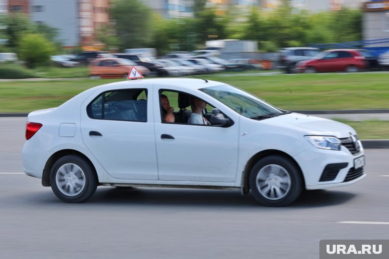 Частные инструкторы помогают курганцам определиться с автошколой