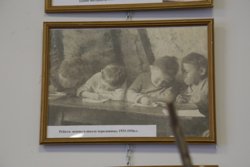 Снимок учеников советской школы-передвижки в Тазовском районном краеведческом музее. Ямал