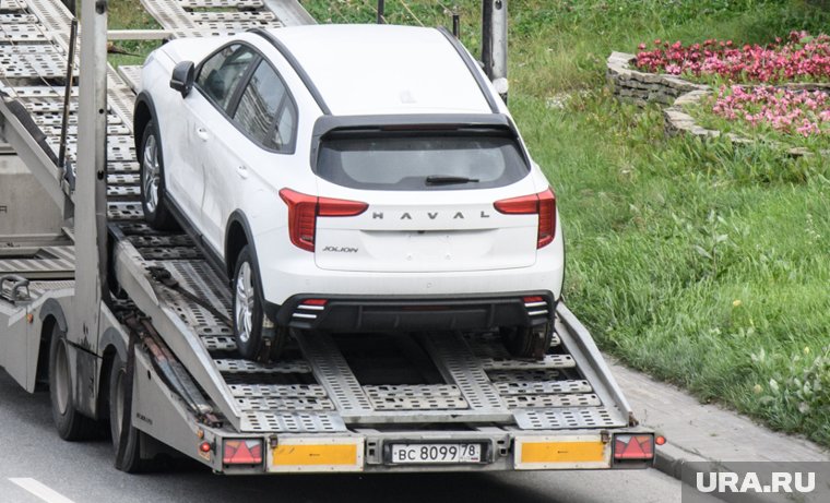 Поставки китайских легковых авто в РФ в 2025 году просели  вдвое