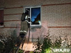 Пожар произошел на первом этаже двухэтажного дома 