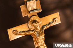  В день Крестовоздвижения необходимо совершать всенощное бдение и литургию