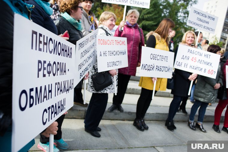 Медведеву пришлось взять на себя непопулярную меру — повышение пенсионного возраста