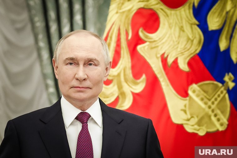 Путин не стал прерываться на телефонный разговор во время общения с многодетными семьями