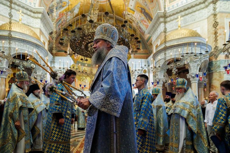 В богослужении в храме Александра Невского принял участие митрополит Екатеринбургский и Верхотурский Евгений