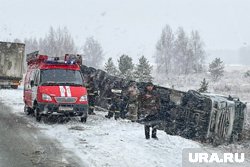 На трассе Тюмень - Омск большегруз протаранил легковушку