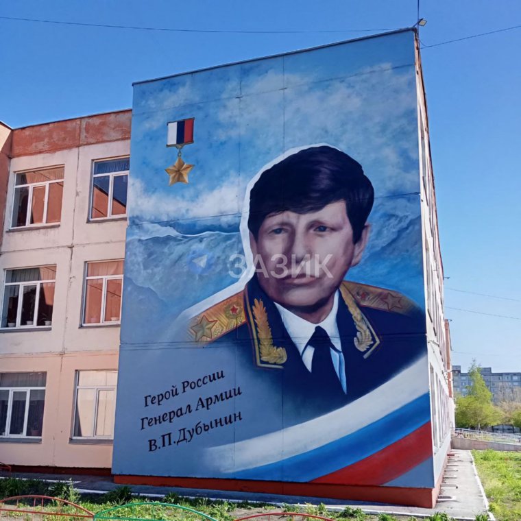 В Заозерном завершили создание мурала, посвященного герою-земляку Виктору Дубынину