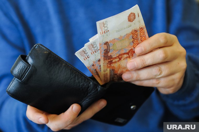 Нефтяники ХМАО стали получать меньше денег