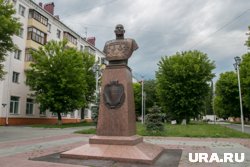 В 2010 году рядом с Вечным огнем в Кургане установили памятник Михаилу Шумилову