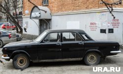 Вопрос по брошенным машинам начали обсуждать в 2024 году