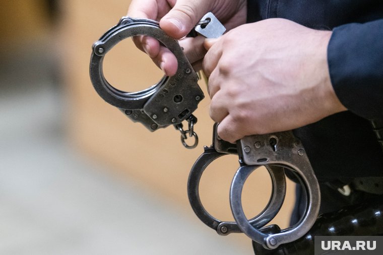 По делу арестованы полицейские