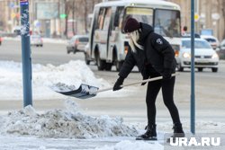 Глава города поручил оперативно убрать снежные кучи