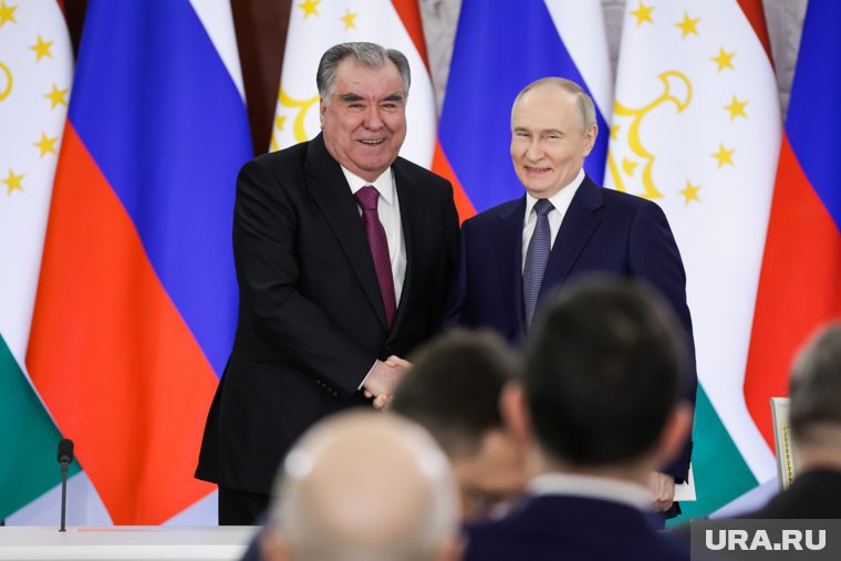 Путин провел встречу с президентом Таджикистана Рахмоном