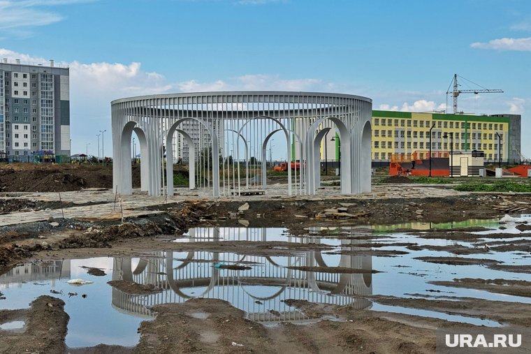 Также установлена новая ротонда