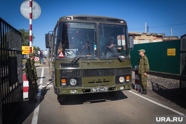 Троих тюменцев забрали из плена ВСУ