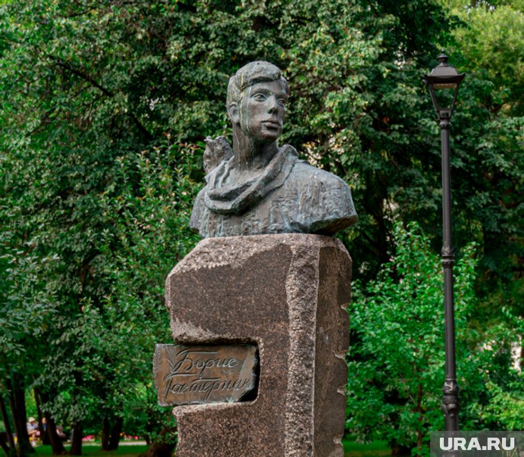 В Перми находится первый в стране памятник Пастернаку