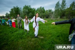 В это время принято водить хороводы