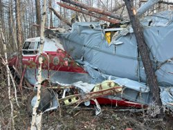 Самолет аварийно приземлился в лесном массиве