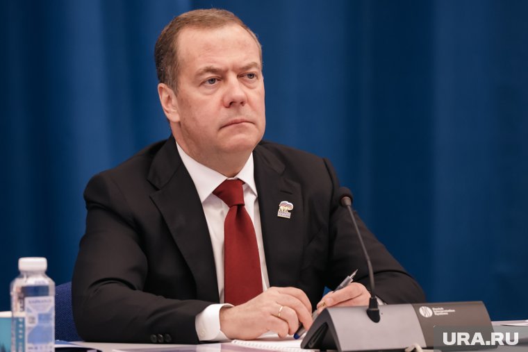 Медведев отметил, что будущее формируется благодаря писателям, которые делятся переживаниями об СВО