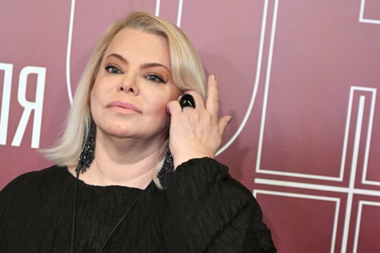 Сейчас Поплавская возглавляет благотворительный фонд.