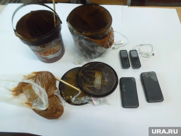 Телефоны пытались пронести в банках со сгущенкой