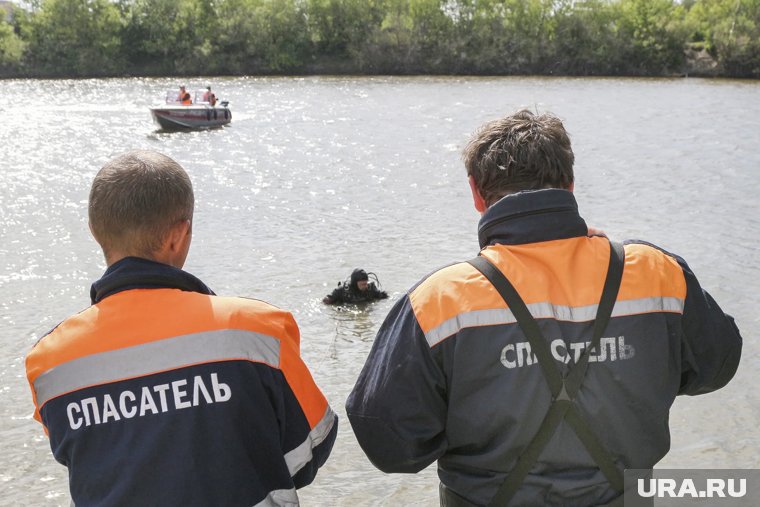 Спасатели обследовали дно Оби в поиске пропавших рыбаков