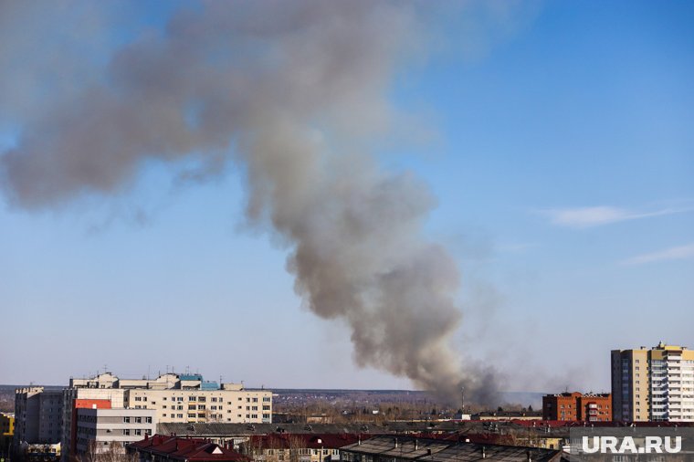 В Новом Уренгое горит строящееся здание многоэтажки