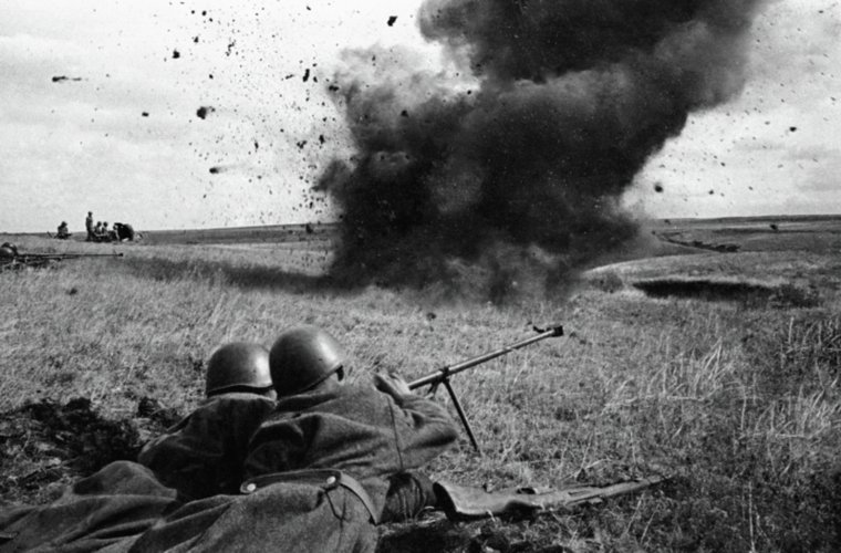 23 августа 1943 года советская армия разгромила немецкие войска в Курской битве