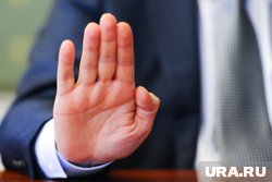 Депутату Задорину не понравилась съемка из-за чего он ударил по руке человека