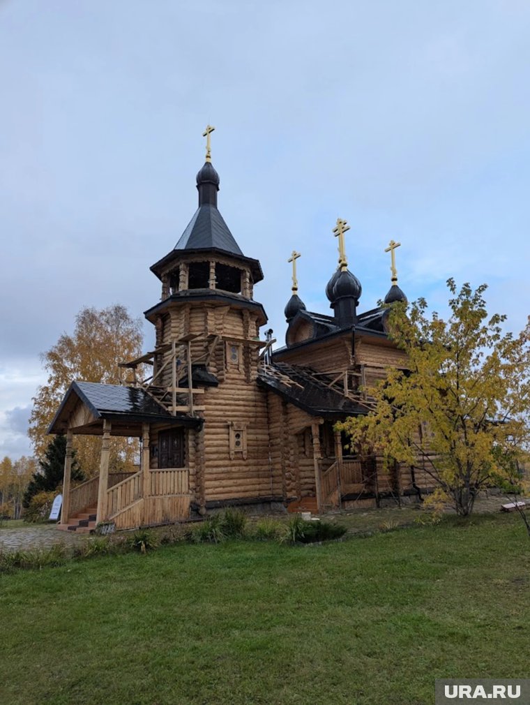 Храм в честь всех святых построен на месте где, по преданию, молился и рыбачил Симеон