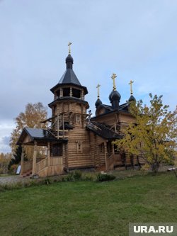 Храм в честь всех святых построен на месте где, по преданию, молился и рыбачил Симеон 