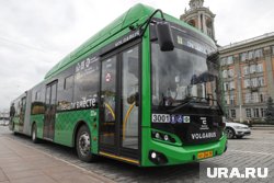 Автобус вмещает чуть меньше 150 пассажиров