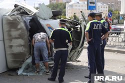 Гаишники перекрыли улицу Челюскинцев