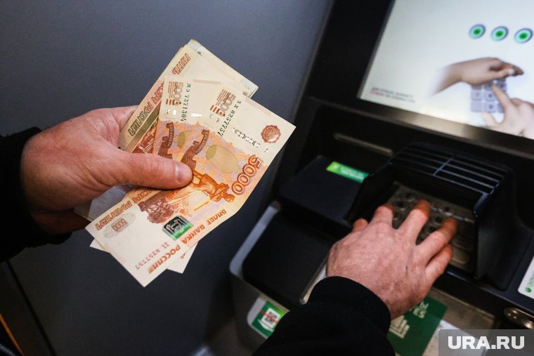 Введен лимит 100 тысяч рублей на переводы без идентификации в России