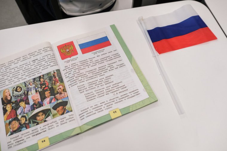 Нужно поработать над укреплением позиций русского языка в мире, уверен президент