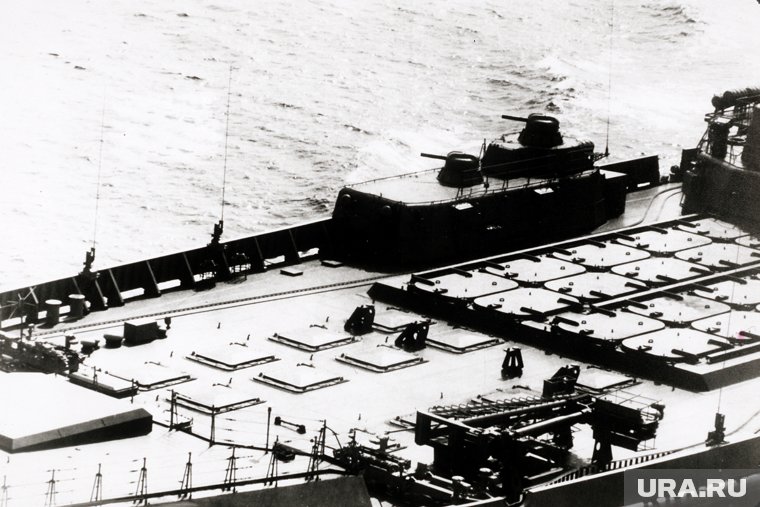 20 пусковых шахт ракет П-700 на палубе
