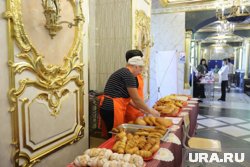 Выпечку подготовили на избирательном участке в школе №106