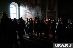 Горожанка пришла в храм и стала помогать людям