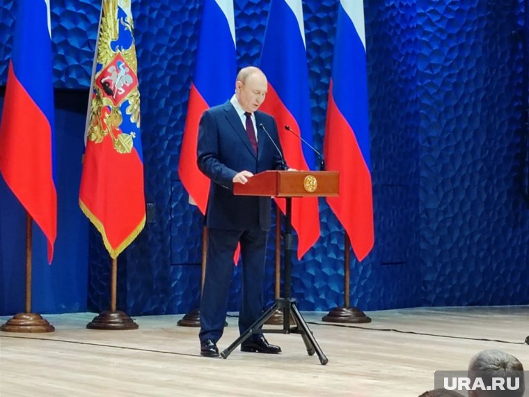 Путин поздравил учителей с наступающим праздником