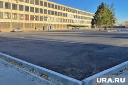 У КМЗ закатали асфальтом новую парковку