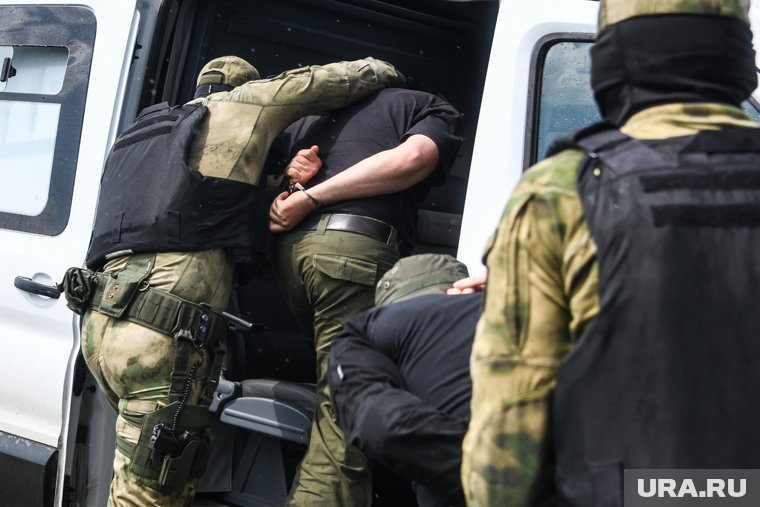 По данным петербургских журналистов, задержание проводили сотрудники ФСБ
