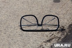 Девушку уронили на бетонный пол головой  