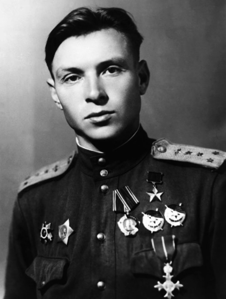 Евстигнеев сумел попасть на фронт только в 1943 году
